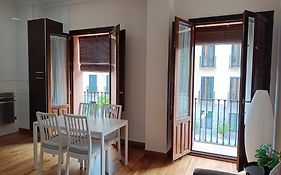 APARTAMENTOS DELUXE PALACIO DE LOS JERÓNIMOS free parking